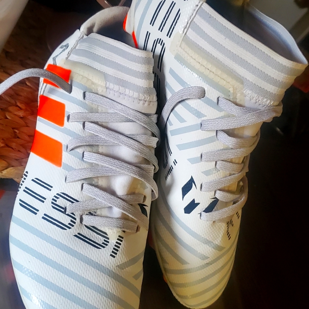 Boys Lionel Messi white| orange cleats
